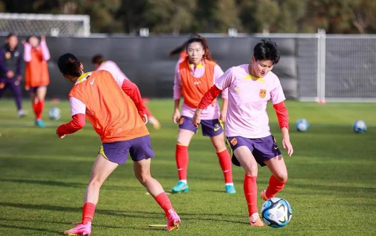 中国女足出征欧洲友谊赛,将迎接挑战 中国女足出征欧洲友谊赛,将迎接挑战
