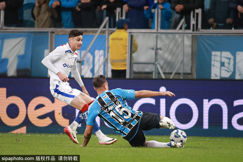 巴伦西亚客场突围,拿下宝贵三分 巴伦西亚客场突围,拿下宝贵三分